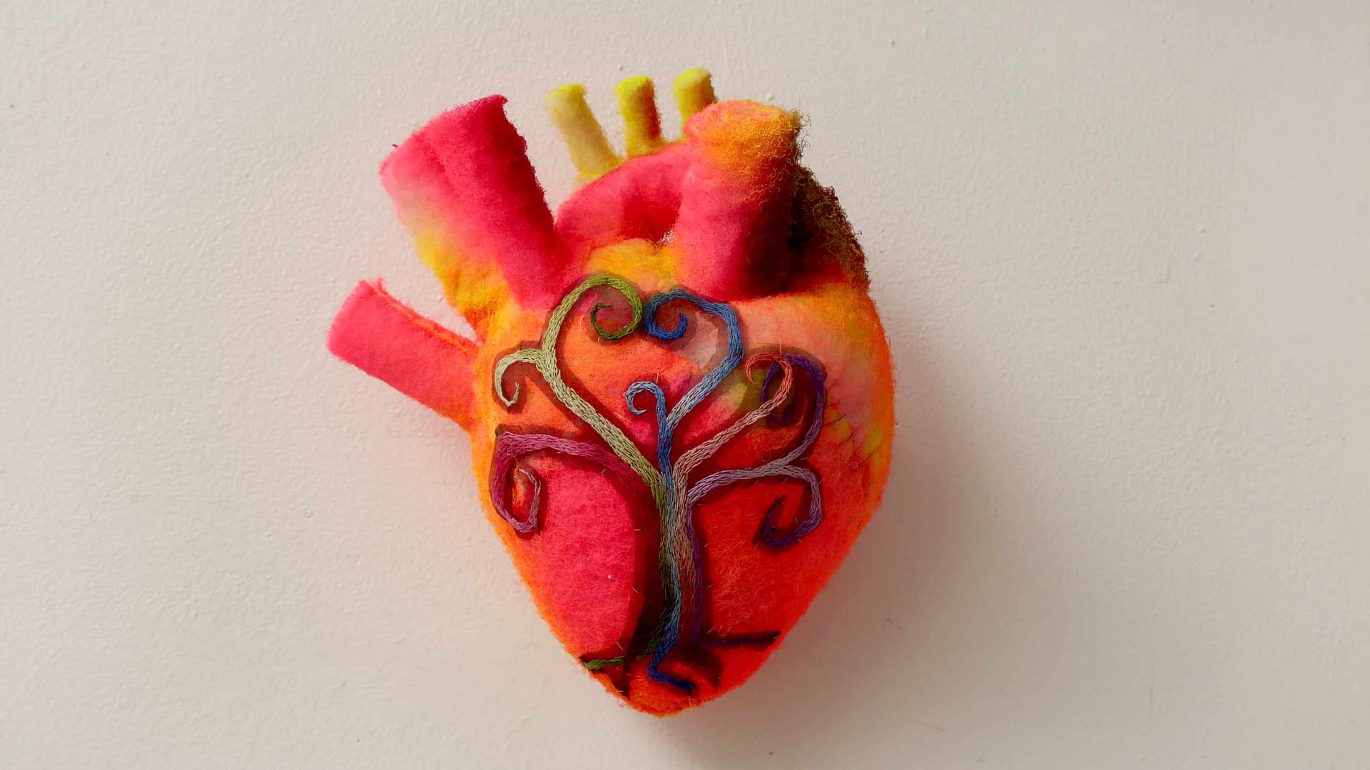 beautiful-tree-in-heart-leoniemijnlieff